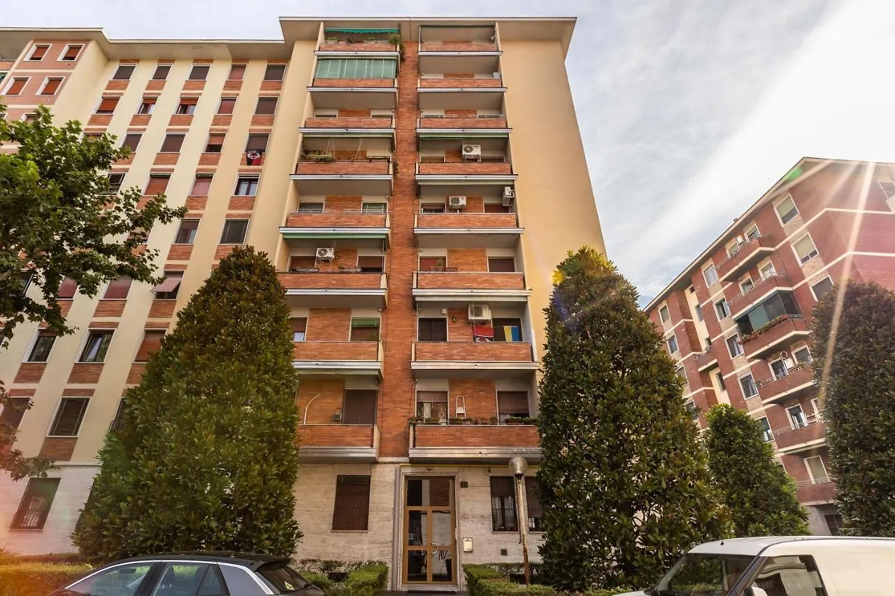Rosselli 13 Milan Apartment